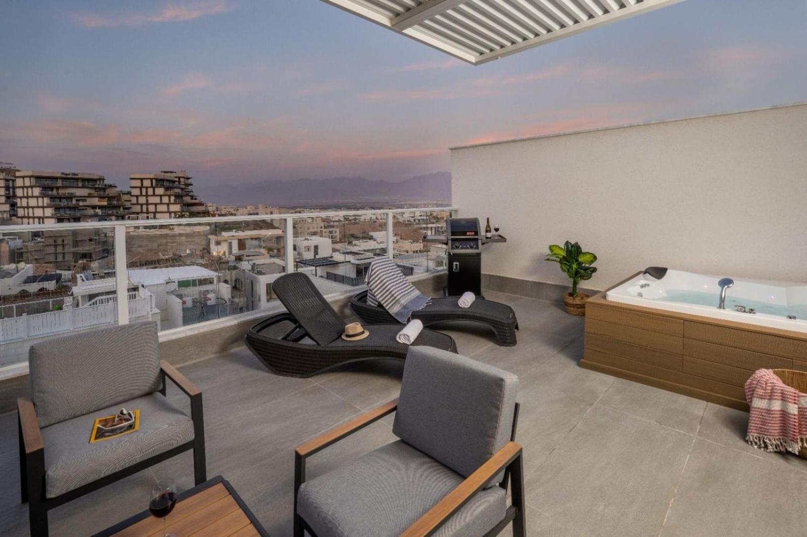 Mountain And Sea View - Penthouse With Private Pool Apartment Eilat Ngoại thất bức ảnh